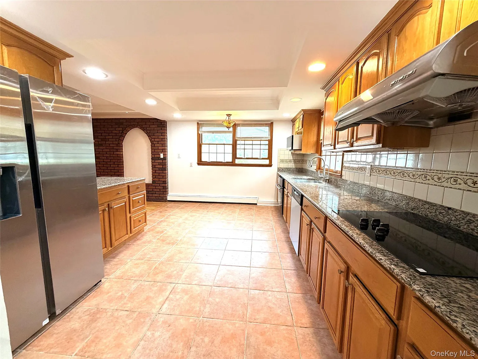 4 bed, 2.0 bath, 2200 sqft, $5,000 — Photo 3