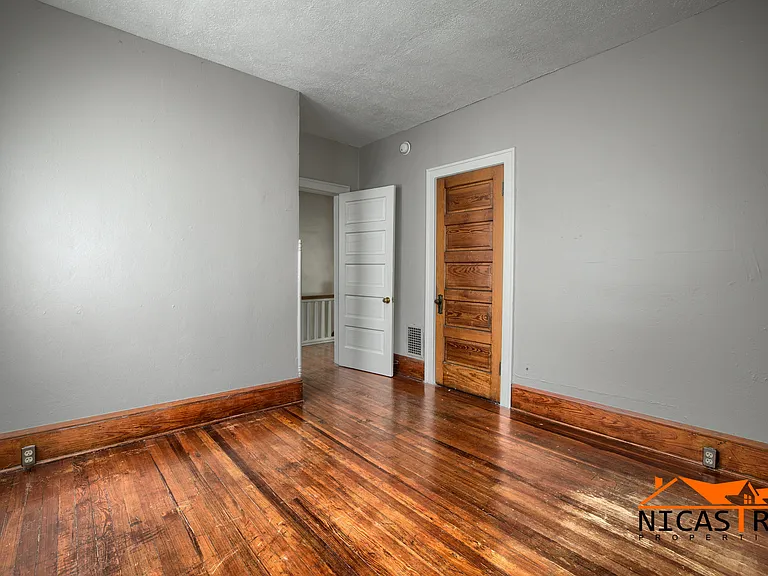 2072 Indianola Ave — Photo 18