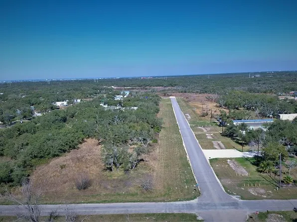 807 N Traylor Ave, Rockport, TX 78382