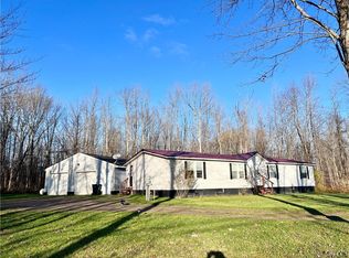 42 Biddlecum Rd, Pennellville, NY 13132