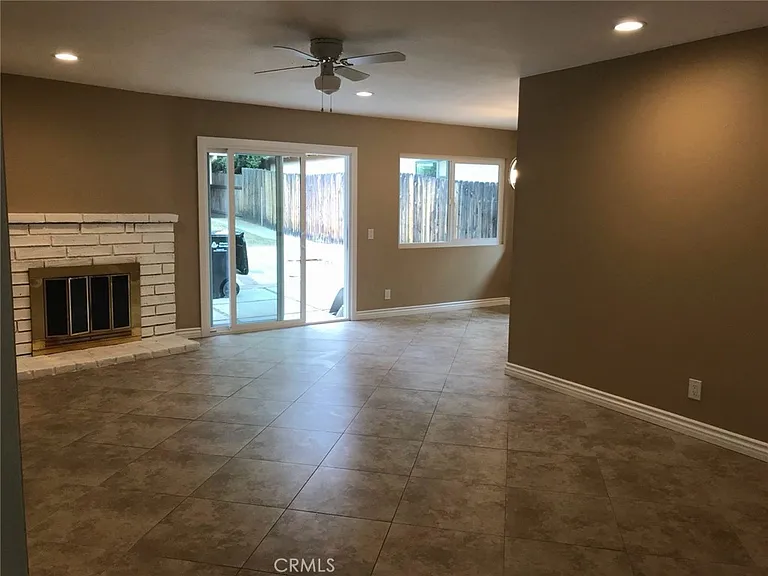 511 Mariposa Ave — Photo 4