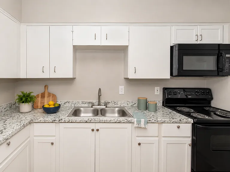 Esperanza Apartments — Photo 2
