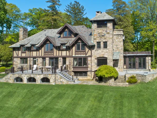 47 Carriglea Dr, Riverside, CT 06878