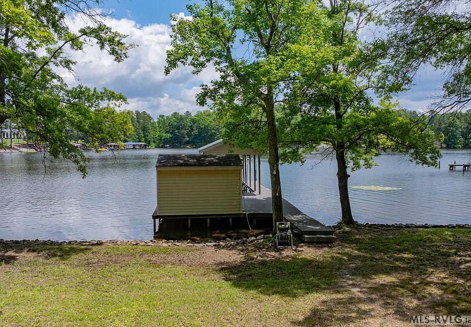1st image of 935 Country Ln