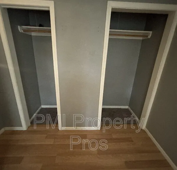 6712 W Villard Ave — Photo 4