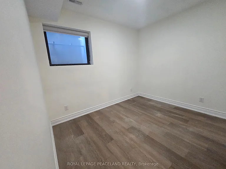 556 Spadina Cres #LANEWAY HSE LWR — Photo 5
