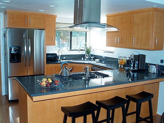 3rd image of 120 Rose Dr