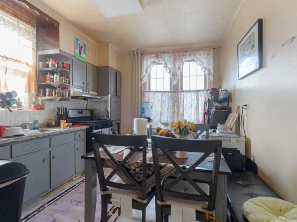 7073 Kennedy Boulevard image 10 of 49