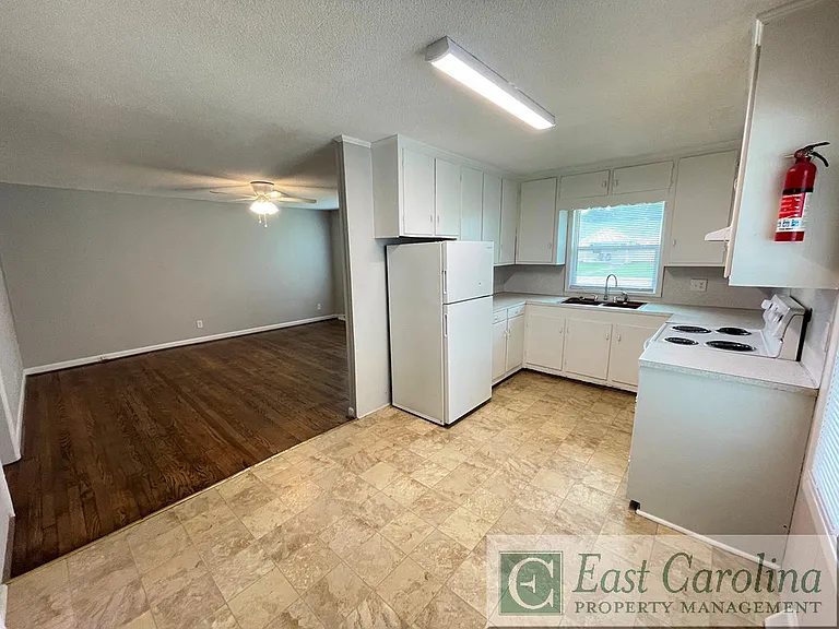 4148 Lee St #A — Photo 7