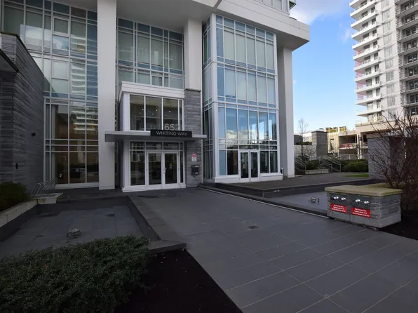 652 Whiting Way #605, Coquitlam, BC V3J 0K3