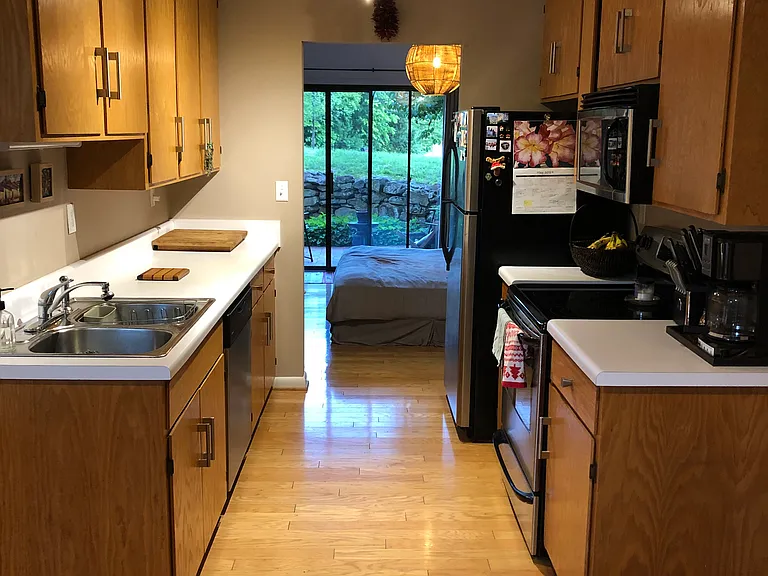 1223 Chatham Rdg — Photo 2