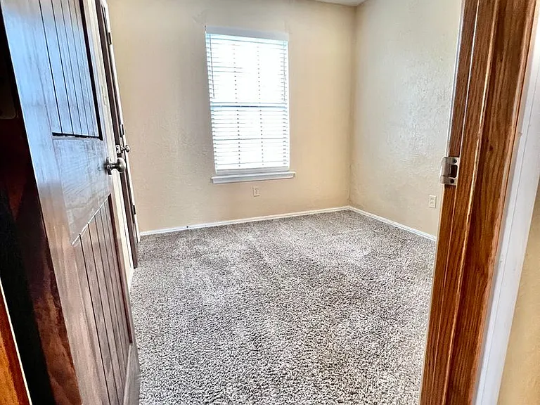 808 Peregrine Dr — Photo 11
