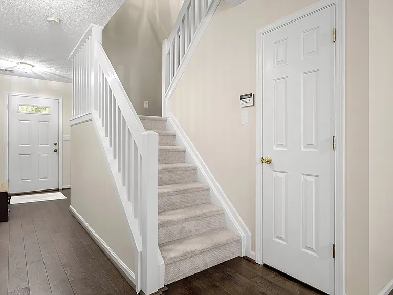 8653 Robinson Forest Dr — Photo 9
