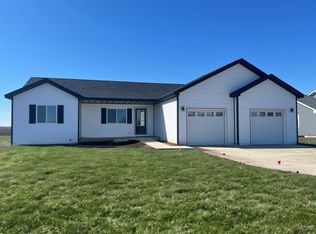 605 Fairview Dr, Walworth, WI 53184