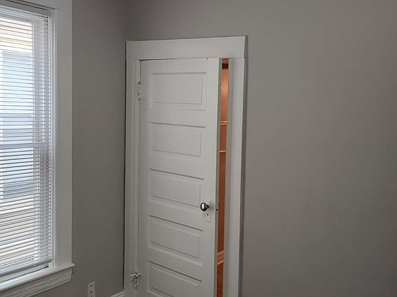 5th image of 842 Lake Ave #102