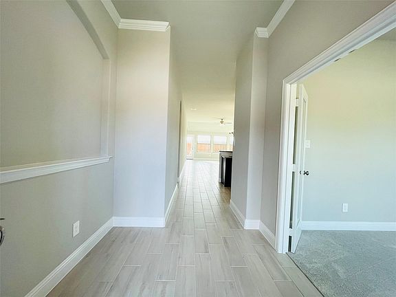 2nd image of 525 Oleander Dr