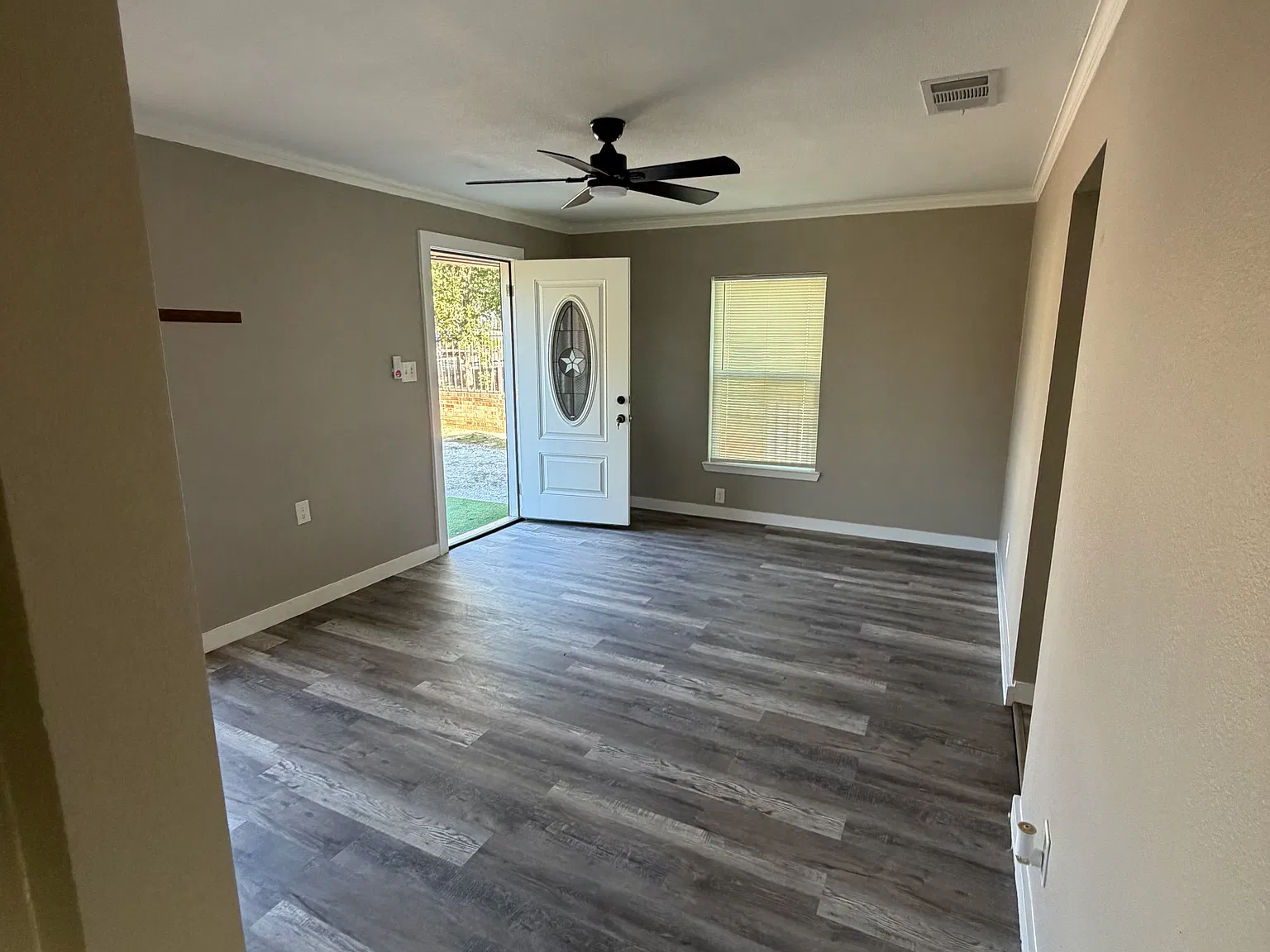 2 bed, 920 sqft, $1,500 — Photo 3