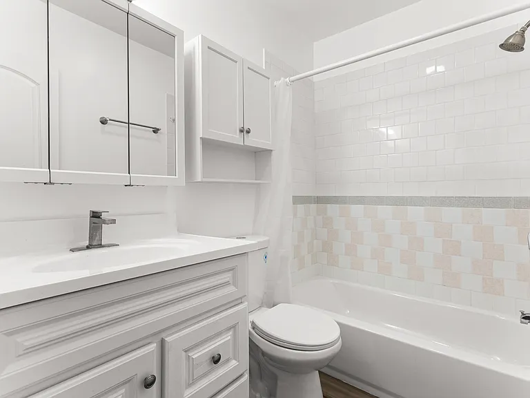 1179 N Berendo St — Photo 12