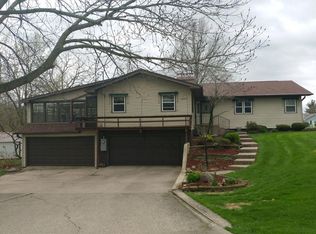 2801 Fair Acres Dr, Burlington, IA 52601