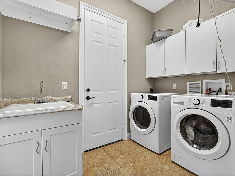 3501 Collonade Dr — Photo 16
