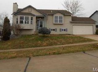 775 Seven Hills Ln, Saint Charles, MO 63304