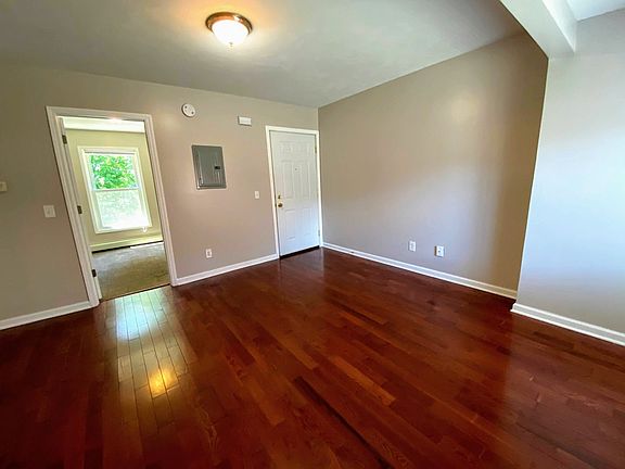 2nd image of 116 Caledonia St NE APT 4