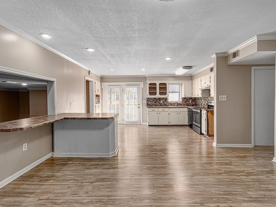 2nd image of 2111 Alicia Dr