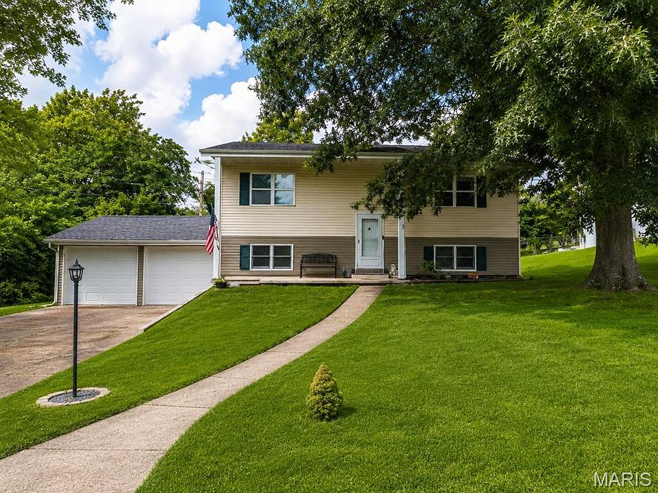1st image of 1303 Woodlawn Dr