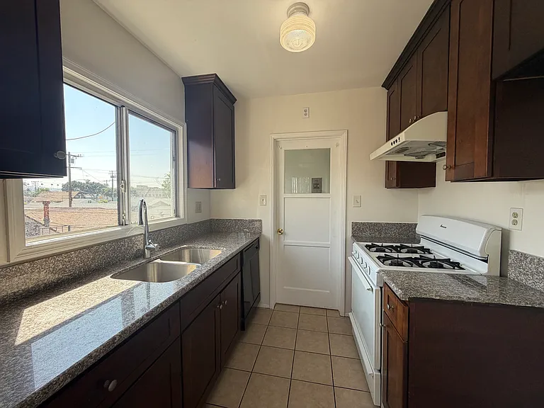 1229 S 2nd St #D — Photo 8