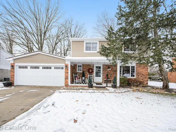 5395 English Dr, Troy, MI 48085