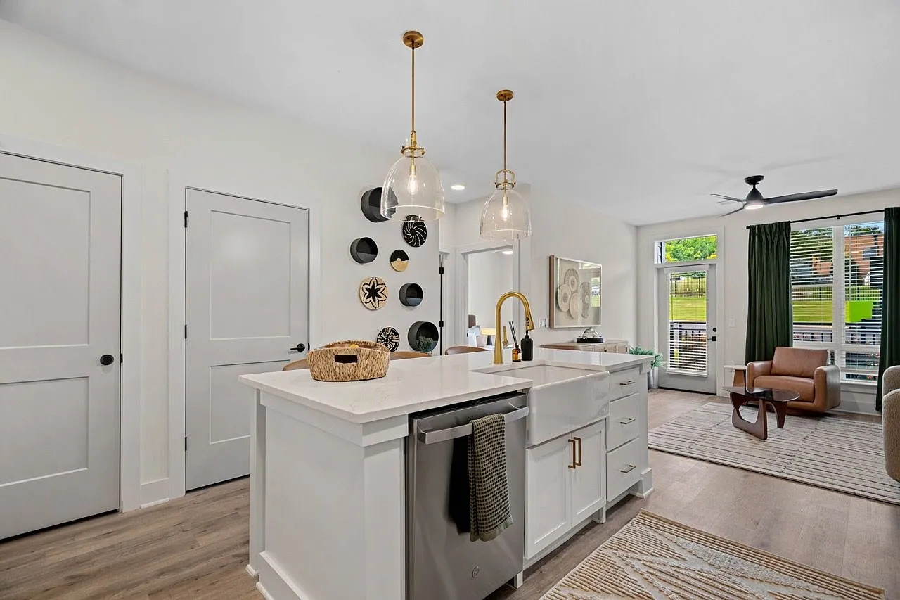 The Lindley — Photo 4