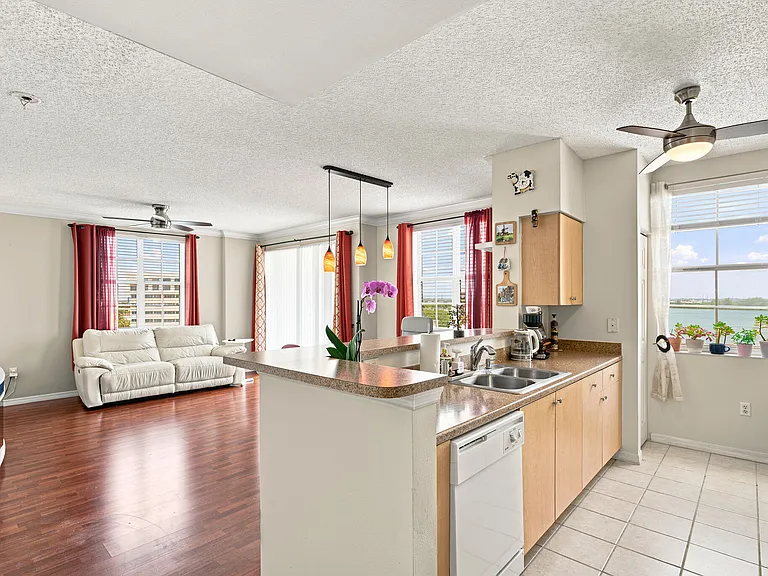 616 Clearwater Park Rd #713 — Photo 4