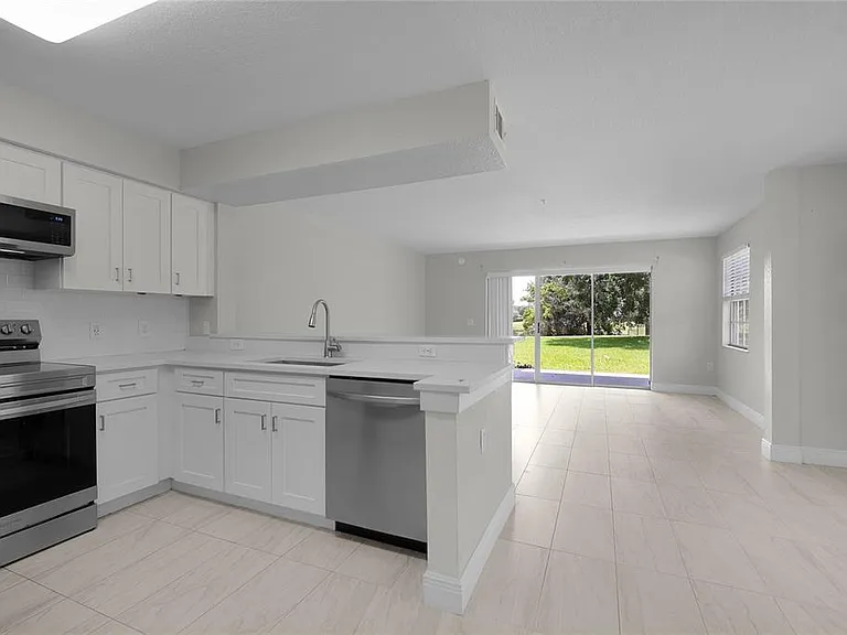 13929 Fairway Island Dr #818 — Photo 7