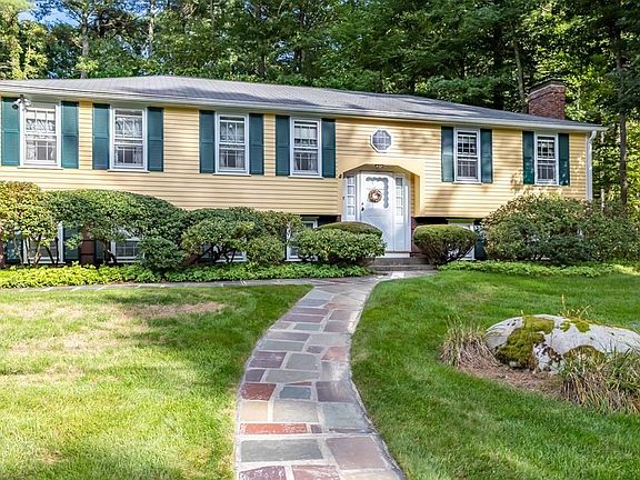 3rd image of 8 Lincoln Dr