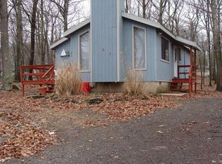 1035 Deer Trail Rd, Lake Ariel, PA 18436