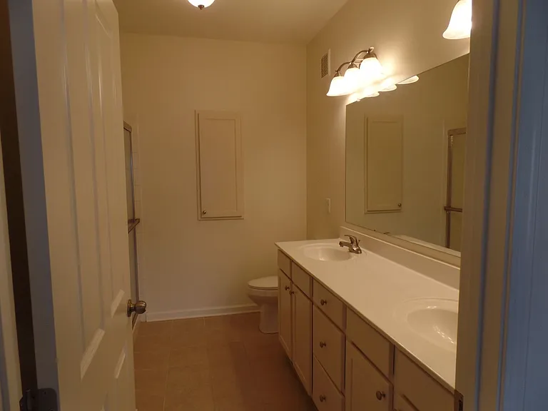 5353 Nottinghamshire Ln — Photo 30
