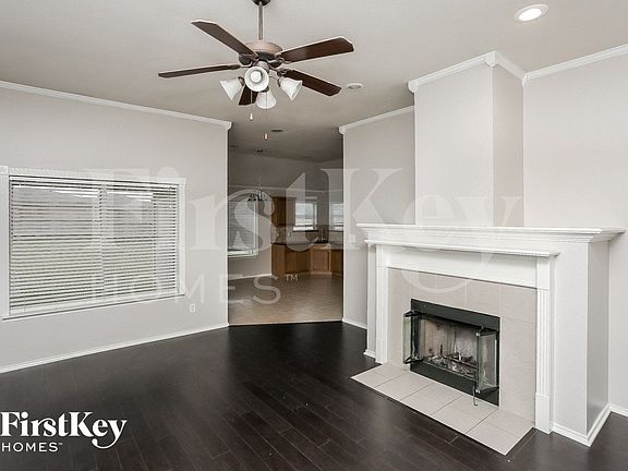 2nd image of 1049 Castle Top Dr