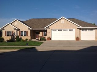 3358 Peach Tree Ln, Dubuque, IA 52002
