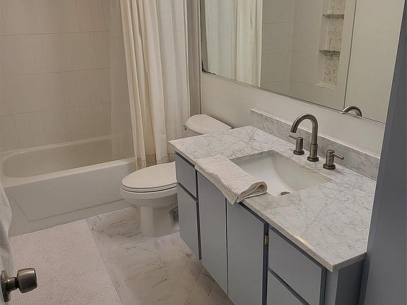 5th image of 514 Live Oak Lane #514