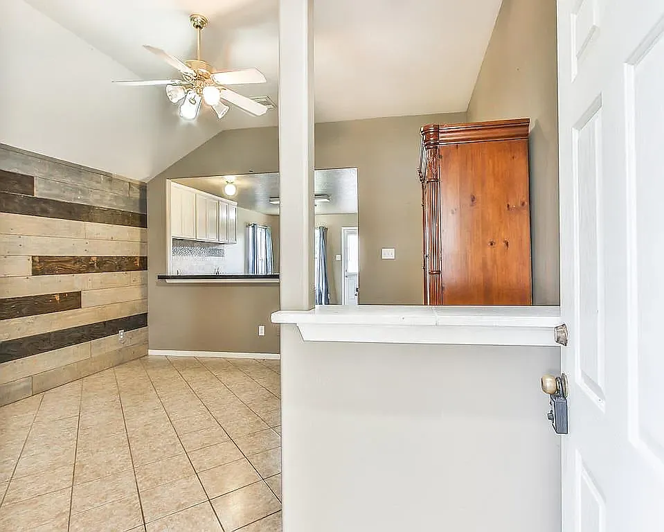 3 bed, 1200 sqft, $1,625 — Photo 2