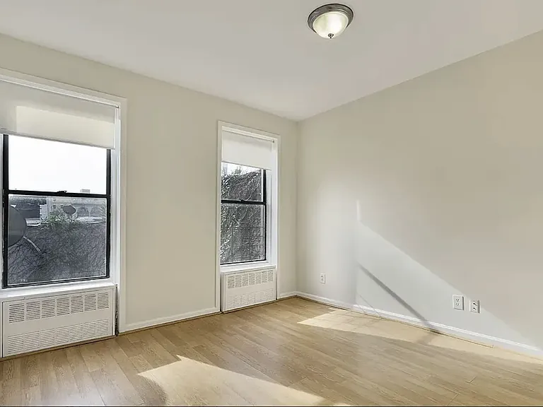 975 Madison St #1A — Photo 1