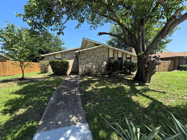 3706 Greenhill Ln, Grand Prairie, TX 75052