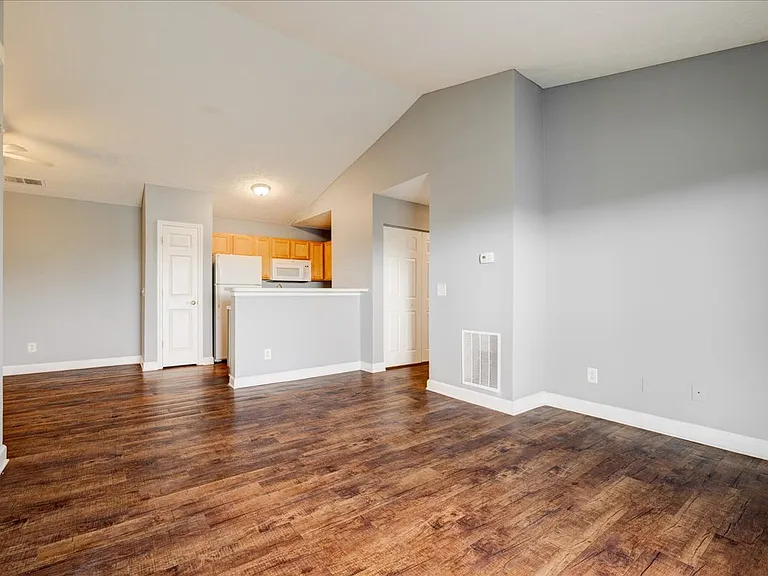 Cross Lake Apartments — Photo 158