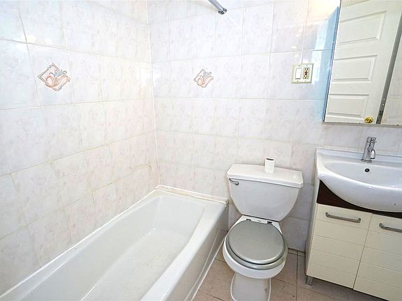 4th image of 3048 Brighton 3 St #1D