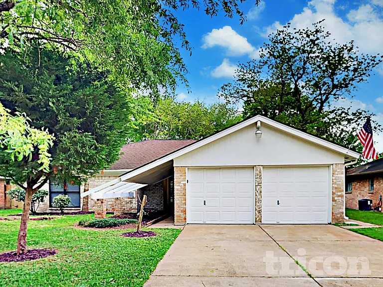 16259 Hollow Wood Dr — Photo 2