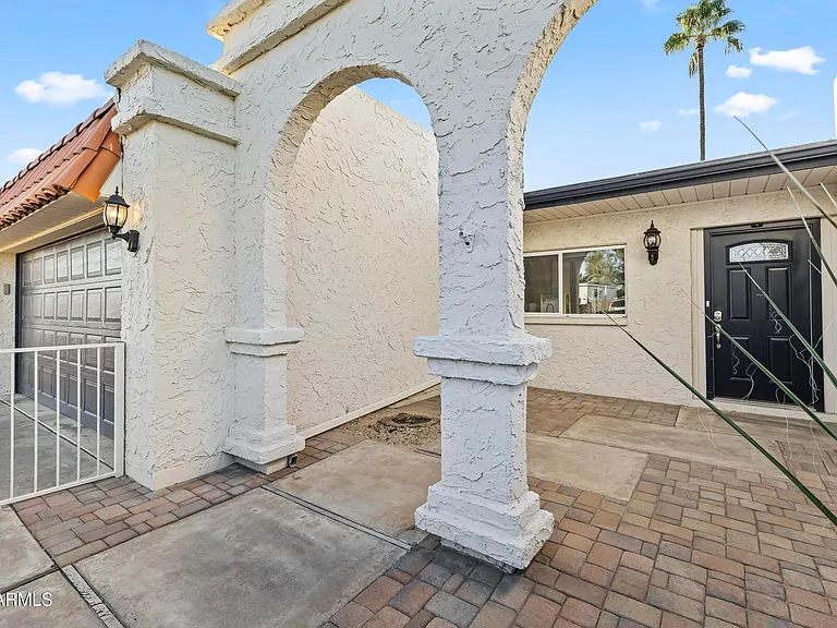 5245 E Acoma Dr — Photo 5