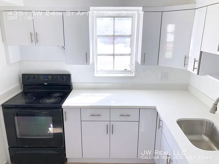 3 bed, 1100 sqft, $2,400 — Photo 4