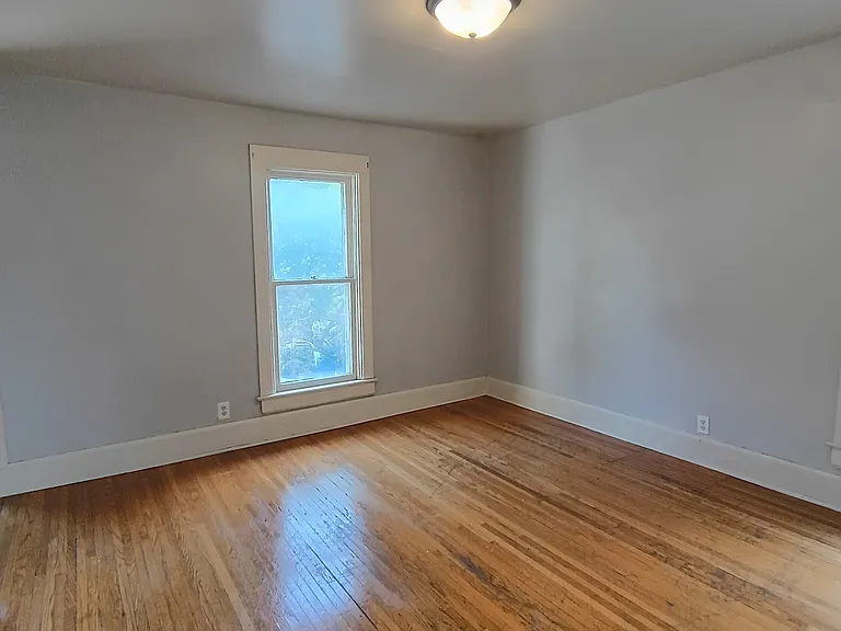 721 E 13th St #4 — Photo 5