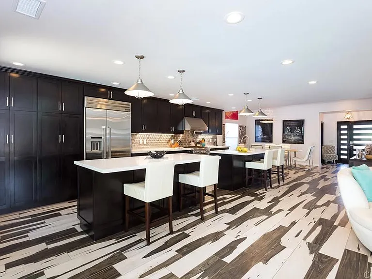 812 Crest Dr — Photo 15