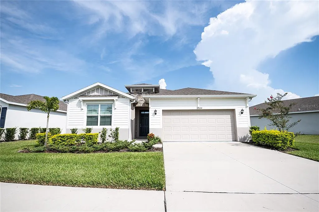 4 bed, 2.0 bath, 2046 sqft, $2,900 — Photo 2